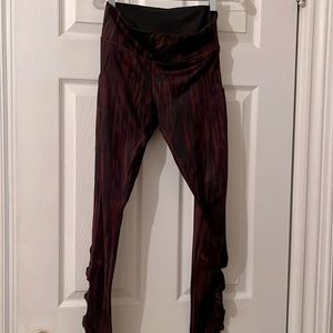 Lululemon 25”. size 4  leggings with side pockets and back zippered pocket